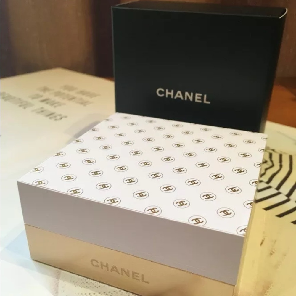 Chanel note pad with heavy golden base